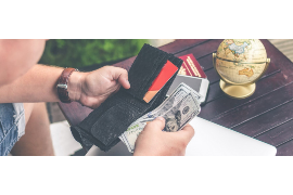 三个人上门讨债:债务危机下的应对策略 三个人上门讨债:债务危机下的应对策略